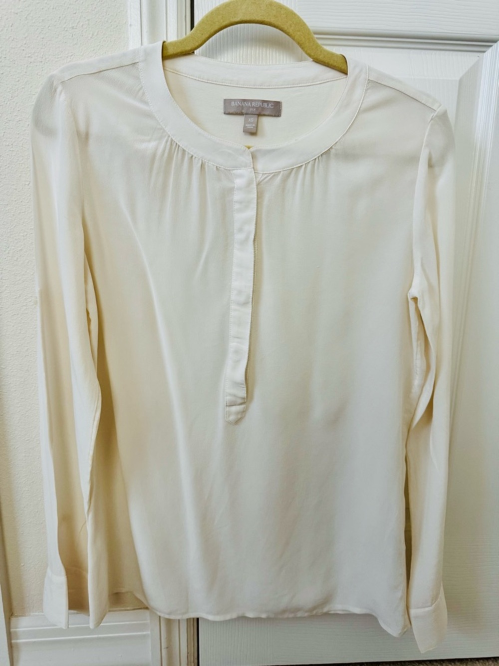 Banana Republic Ivory Round-Neck Button-Front Blouse